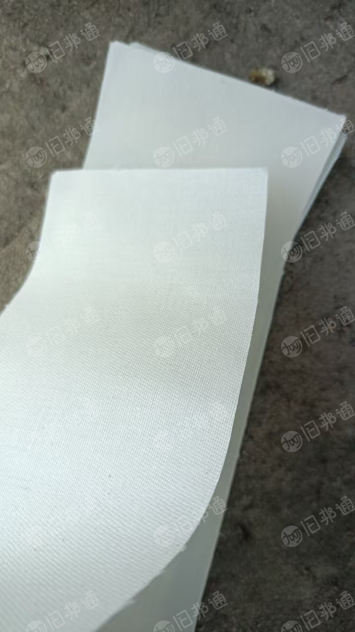 长期出售箱包厂下来的碎布,带一层胶,每个月几十吨,货在安徽阜阳