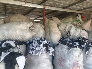 出售棉帽下脚料，开花料，现货4米2高栏一车，河北魏县