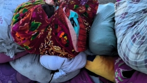 长期出售毛衣通货，每月30-40吨，货在河北廊坊