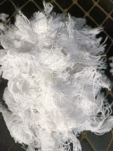 长期出售白色涤棉布边，含涤40棉60，开花用，现货10吨，每个月20吨，厂在江苏苏州