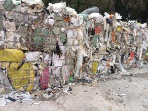 长期出售燃烧料，黑料，猫抓布，超纤皮，一个月几十吨