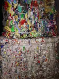 长期出售花丙压块、涂料桶压块，月供100吨