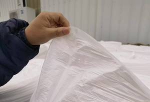 出售高低压PE电池膜毛料，不带涂层，边边有带胶，月供一两百吨