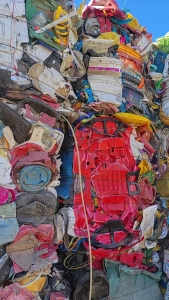 出售工程丙压块，不带铁，可以直接上机，现货30吨