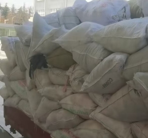 长期出售涤纶废布，氨纶废布，服装下脚料，货在山东青岛