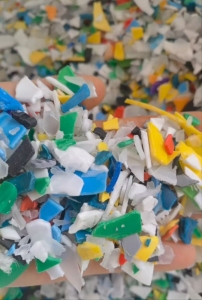 出售美缝剂胶管破碎料