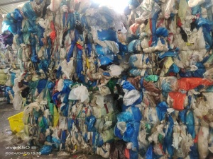 出售塑料杂膜，现货40吨