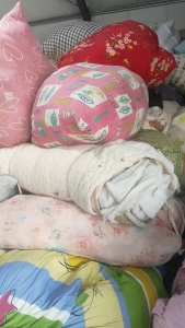 出售丝绵下脚料，剥好皮的丝绵，现货有9.6米一车，货在山东台儿庄