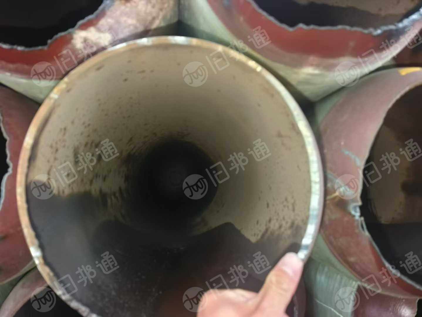出售700个大钢管,内径钢板壁厚5个,外缠玻璃纤