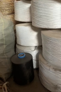 大量出售库存POY,涤纶打绳丝,涤纶开刀丝,涤纶废丝,现货几十吨