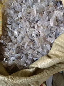 长期出售水洗纯pvc秧盘破碎料，过16筛网