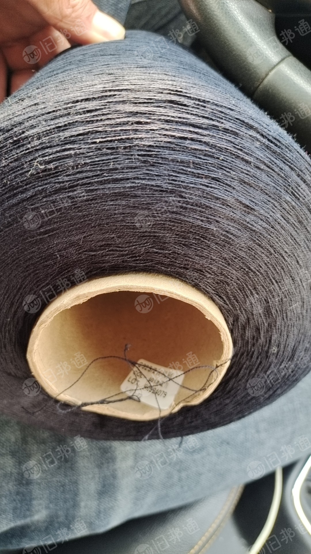回收库存羊毛纱线,制作羊毛衫用