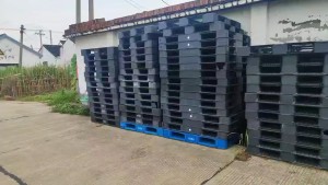 出售PP黑色托盘，全漂，现货九米六一车