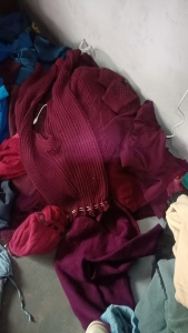 长期出售毛衣分拣厂下来的毛衣统货，现货8吨左右，货在浙江湖州