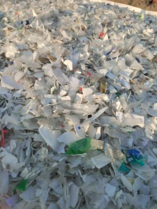 出售花乙破碎料，大小白乙破碎料（3：7的比例）月供200吨