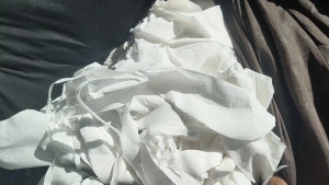 长期出售白色无纺布边角料，沉水料，现货有十几吨，货在广州