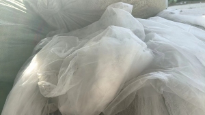 长期出售白色蚊帐布，现货有十五六吨，货在广州