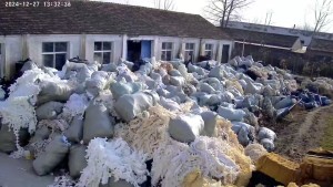 长期出售一次性拖鞋边角料，下脚料，黑料，燃烧料，货在江苏淮安