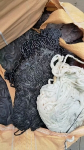 出售混杂胶块，里面有尼龙，POM，合金，ABS之类的胶块，没有挑拣混在一起装，月供60吨左右