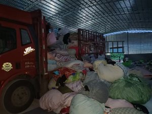 长期出售旧衣服黑料，旧衣服，现货十五六吨