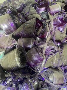 出售PET复合PE膜料，中间有蓝色油漆，现货30吨左右，给钱就卖