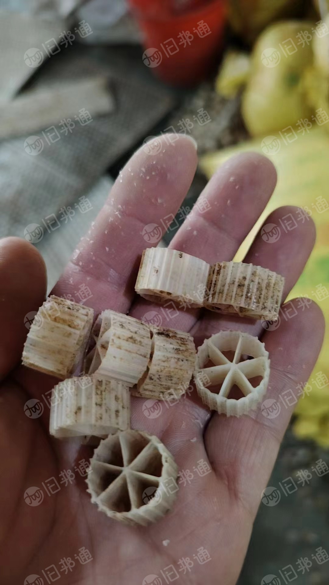 长期大量求购PE污水处理球破碎料,PE过滤球破碎料