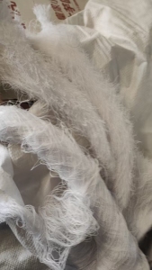 长期出售纯棉漂白布边纱，废纱，货在江苏常州