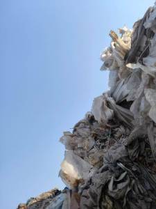 长期大量出售大白二白混打水洗高压膜废料，三级PE膜废料