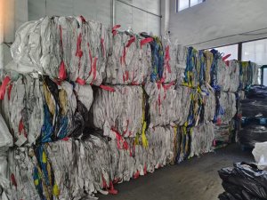 出售吨包压块料，好坏一起混打的，含铝塑内胆，一个月200吨