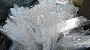 出售PP服装袋膜，现货十五吨左右