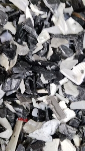 出售黑色PC破碎料，月供50吨左右，冲击20，纯度99%