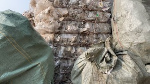 长期出售餐盒压块