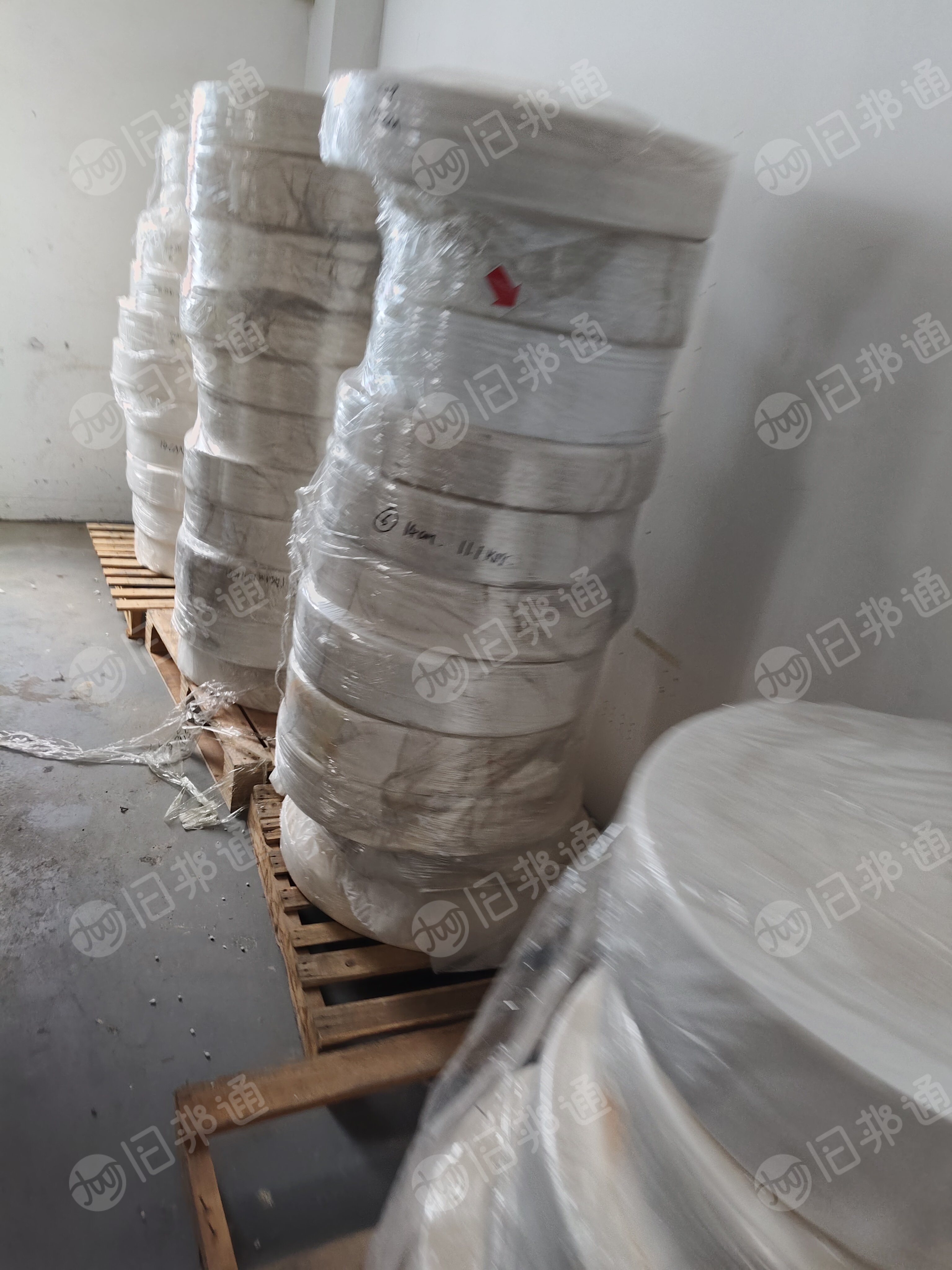 出售做餐巾的无尘纸,有卷筒和边角料