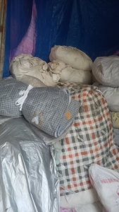 出售旧衣服大白，白料，擦机布，大白有3吨左右，擦机布也有3吨左右，货在安徽滁州