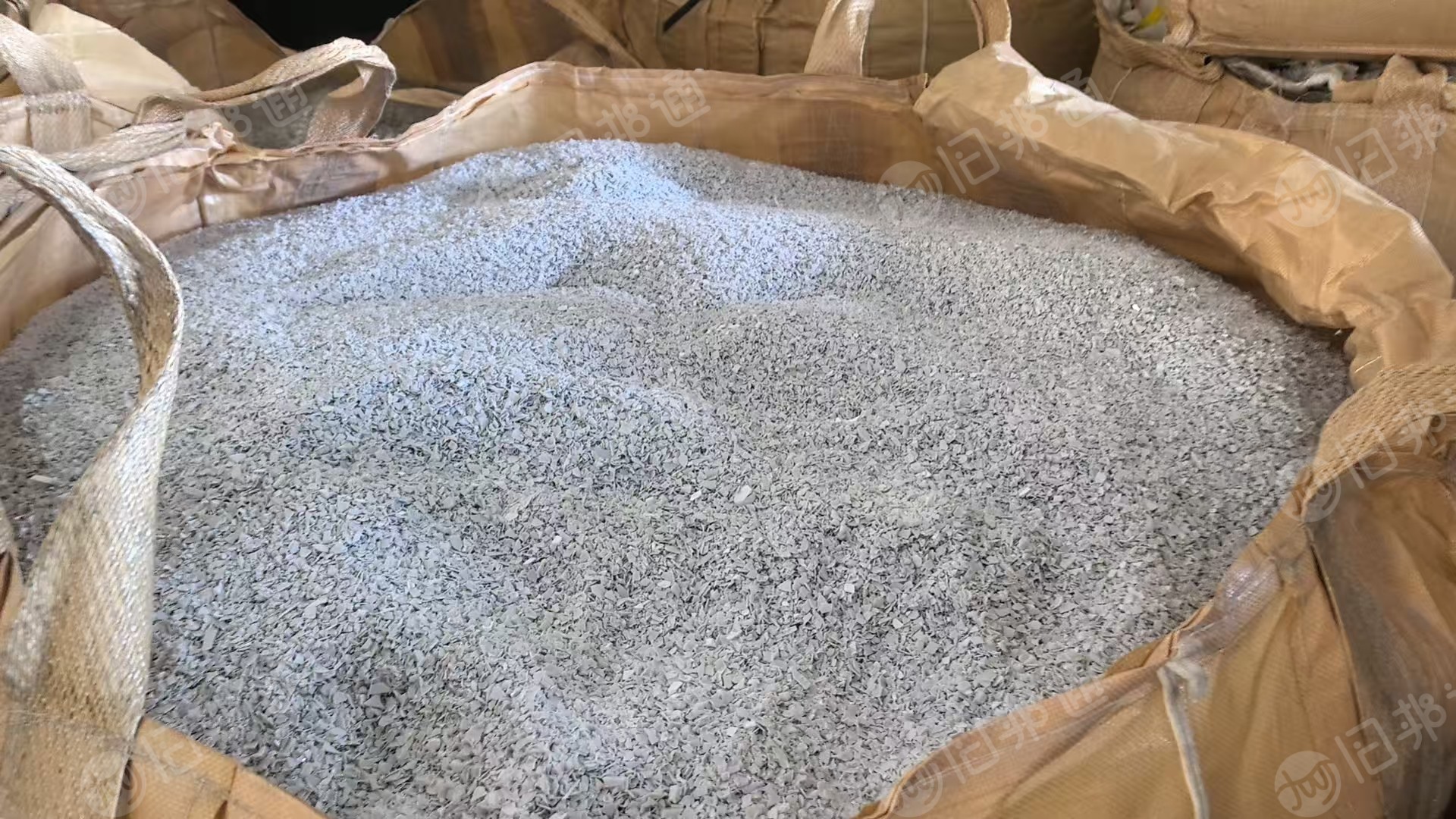 厂家出售透明PET吸塑盒破碎料,A级、B级料,乳白色的都有,现货100多吨!可直接纺丝,拉片用,