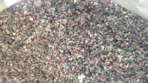 长期出售铜米厂下来的PVC电线皮破碎料,可以抽粒,每月200吨左右,厂在广东佛山