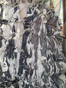 长期出售比亚迪厂下来的pvc汽车革边角料