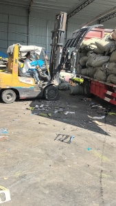 出售服装厂锁边布，工业垃圾料，现货30吨，年供500吨