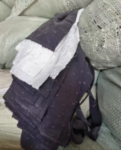 出售涤纶废布，涤纶拉丝布，混色30吨，河北石家庄