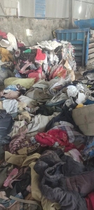 长期出售黑料，一个月有100吨，目前有300吨，厂在河南周口