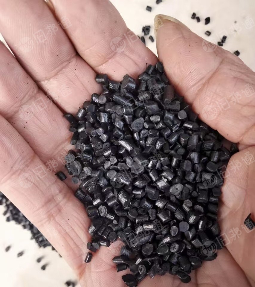出售汽车棚顶料做的尼龙颗粒,含eva 少量化纤, 70%尼龙料, 冲压40左右,现货 25吨