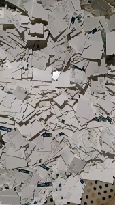 出售量血糖仪厂下来的PET卡废料，长期供货