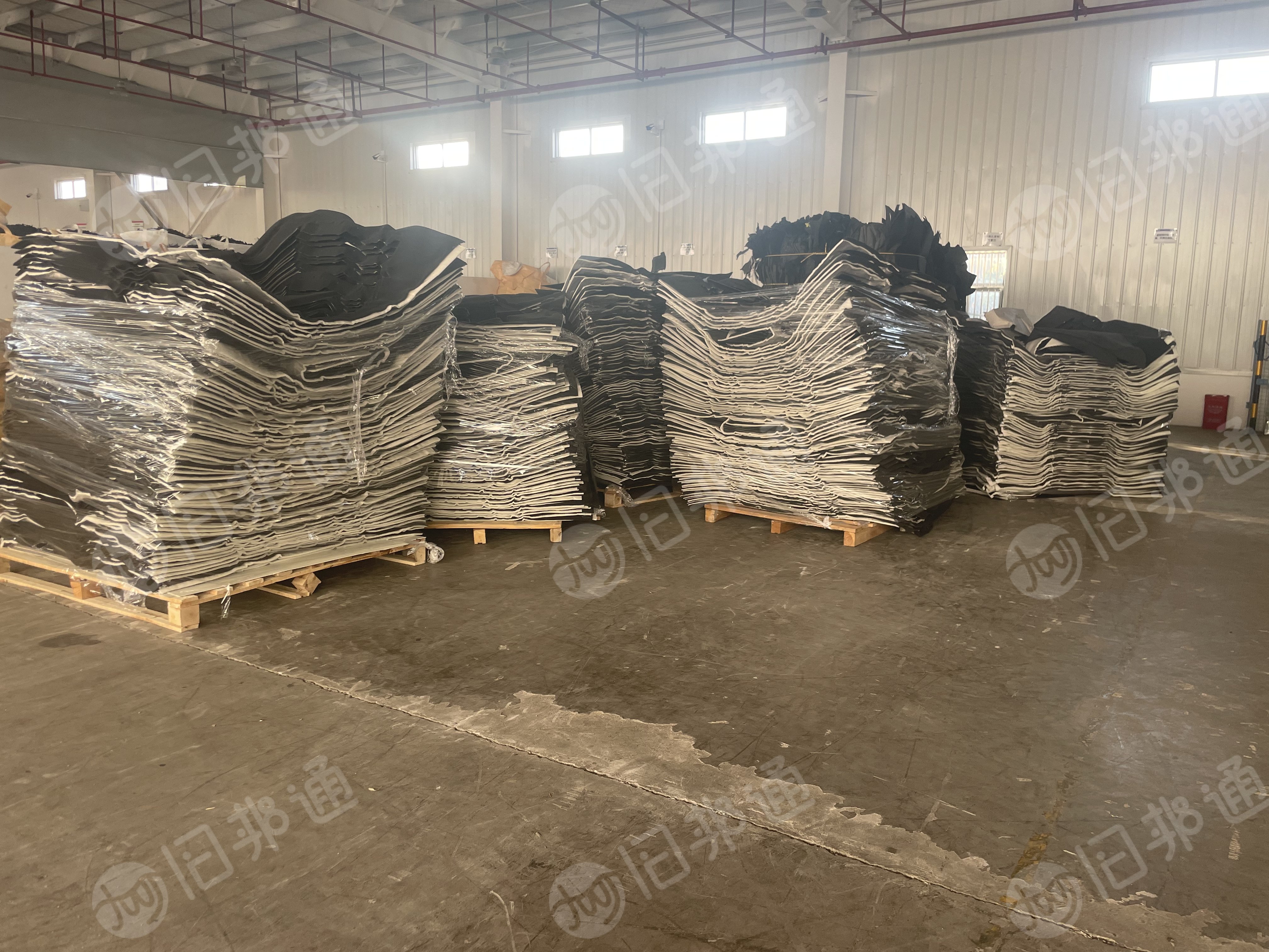 出售汽车顶棚废料,玻纤的,月供90吨