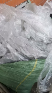 出售制衣厂下来的高压膜，长期供应，现货6.8一车