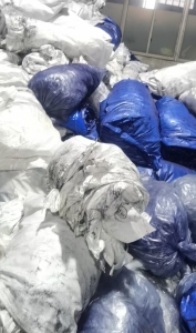 出售装染料下来的废旧编织袋废料，月供15吨以上