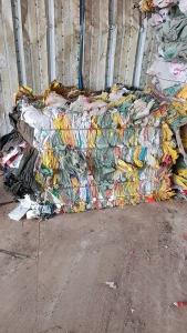 出售水洗废旧编织袋毛料，月供一百多吨