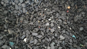 出售黑色合金破碎料，墨盒破碎料，现货30多吨