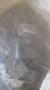 长期出售透明PC鞋跟毛料，含少量杂色，现货十几吨