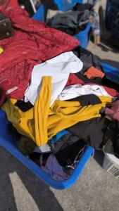 现货处理一批旧衣服统货，县城小区货，已经把黑料挑掉了，现货8吨左右