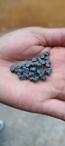 出售商标纸pp颗粒，过5张60目的筛网